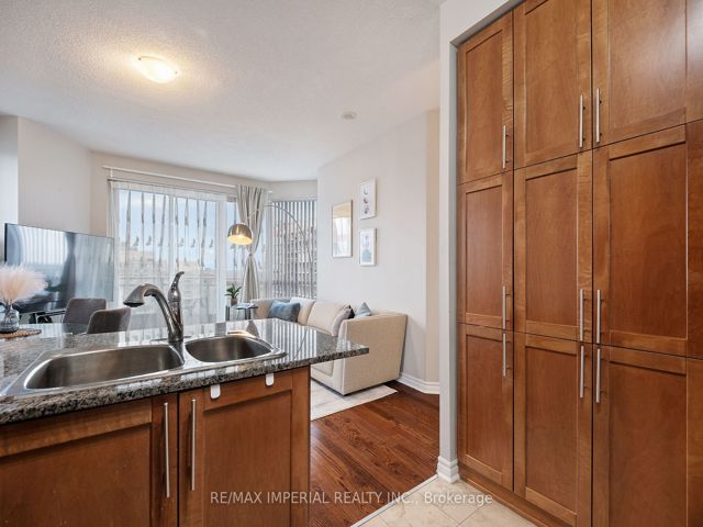 2210 - 18 Holmes Ave
