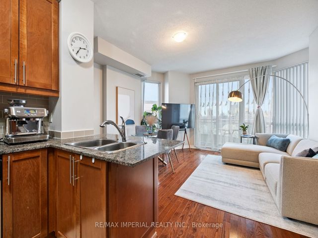 2210 - 18 Holmes Ave