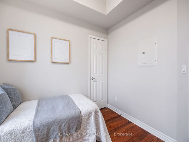 2210 - 18 Holmes Ave