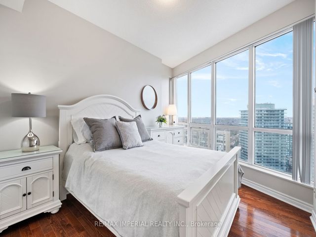 2210 - 18 Holmes Ave