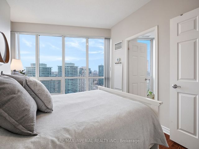 2210 - 18 Holmes Ave