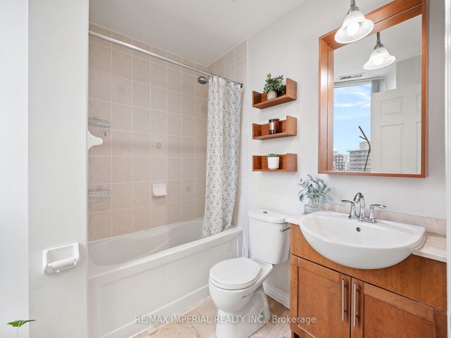 2210 - 18 Holmes Ave
