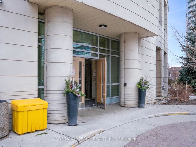 2210 - 18 Holmes Ave