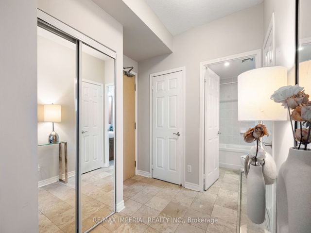 2210 - 18 Holmes Ave