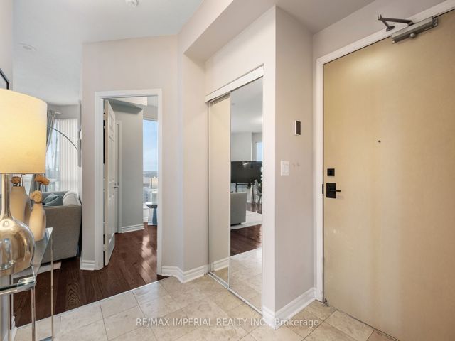 2210 - 18 Holmes Ave