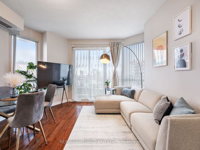 2210 - 18 Holmes Ave