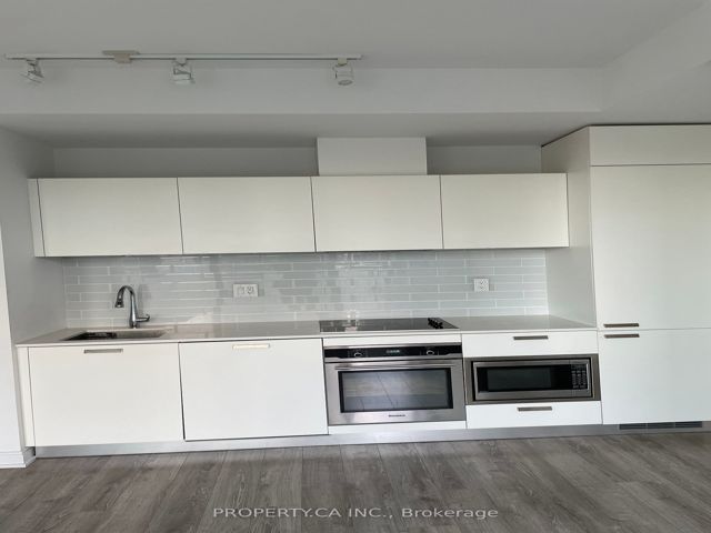 2115 - 50 Charles St E