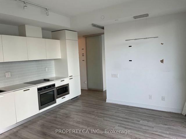 2115 - 50 Charles St E