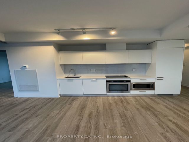 2115 - 50 Charles St E