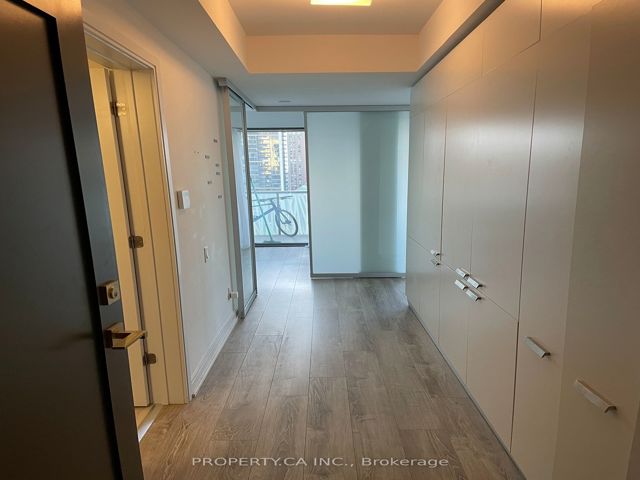 2115 - 50 Charles St E