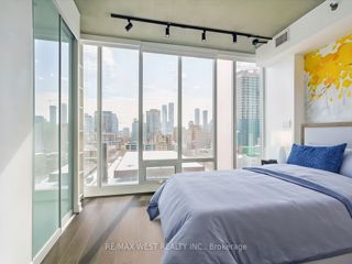 903 - 220 George St