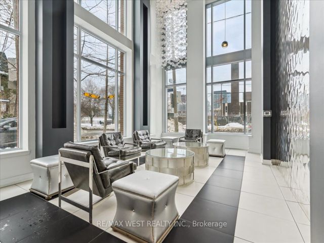903 - 220 George St
