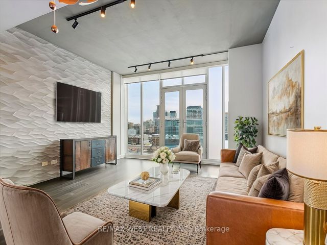 903 - 220 George St