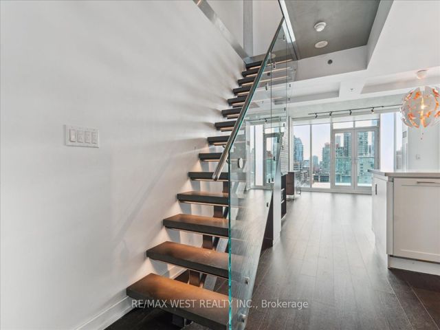903 - 220 George St