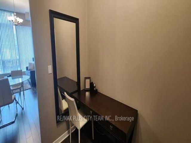 201 - 18 Harbour St