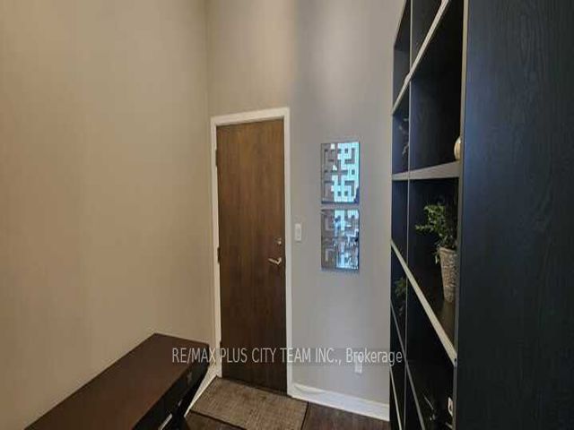 201 - 18 Harbour St
