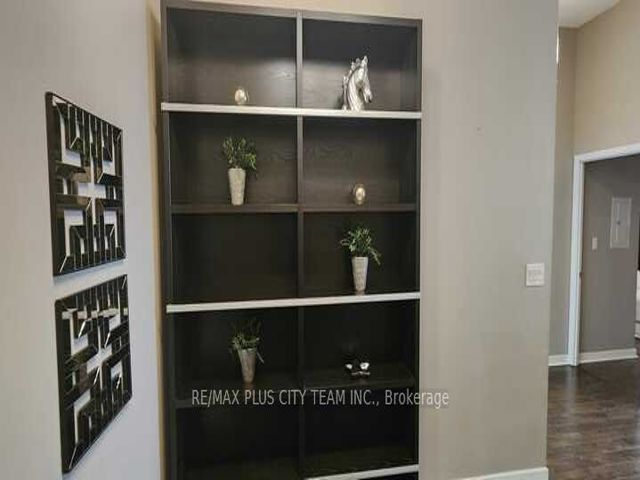 201 - 18 Harbour St