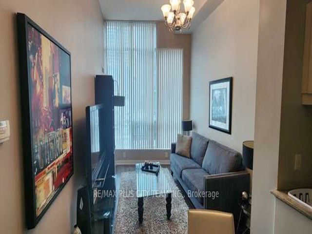 201 - 18 Harbour St