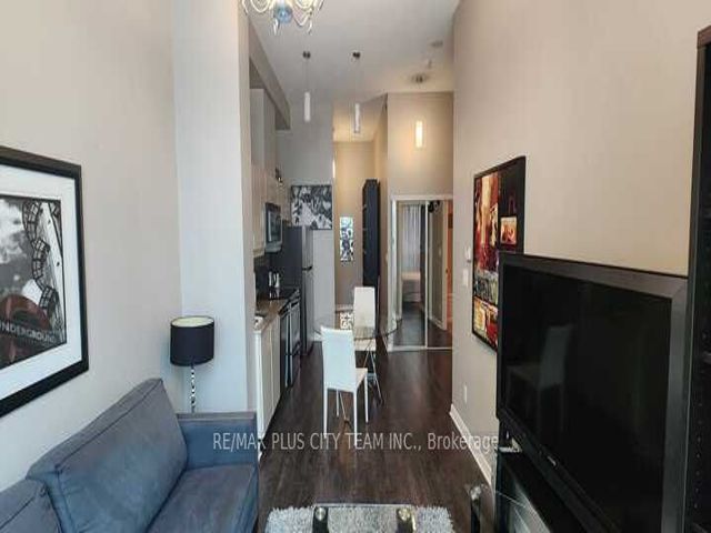 201 - 18 Harbour St