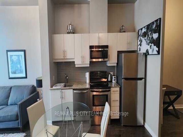 201 - 18 Harbour St