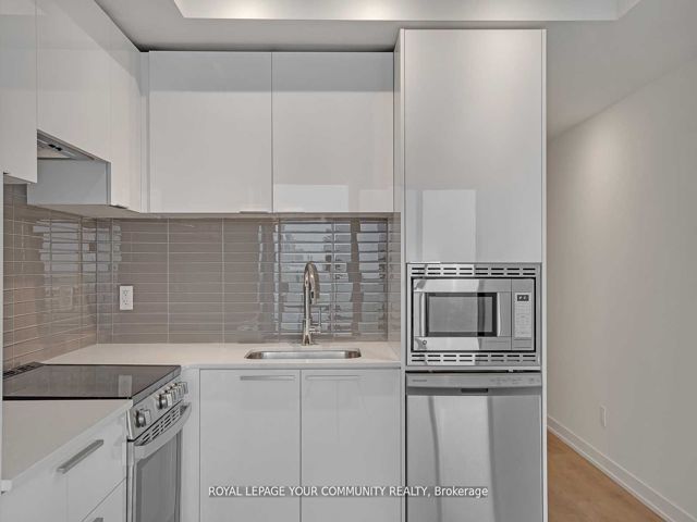 4910 - 501 Yonge St