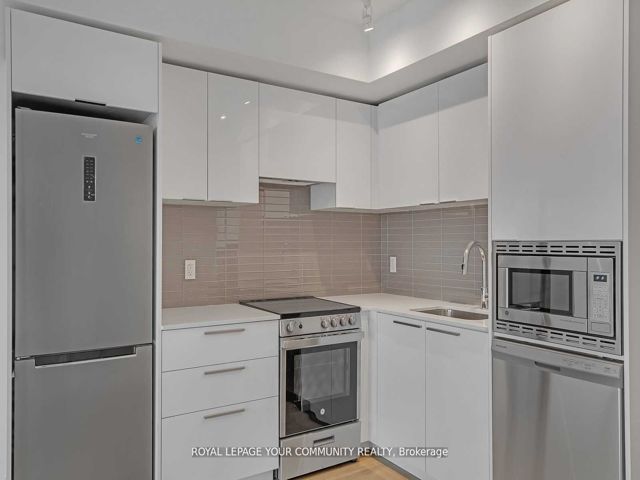 4910 - 501 Yonge St