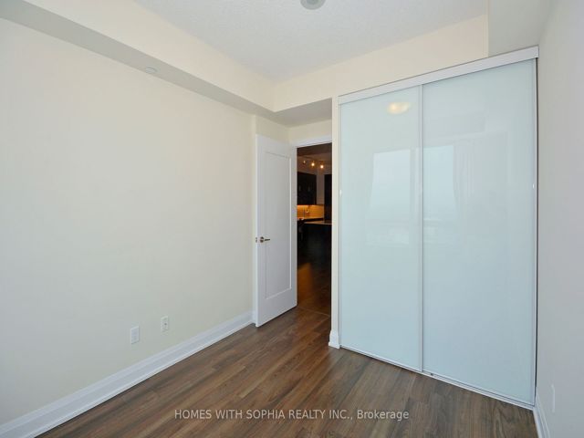 2004 - 18 Graydon Hall Dr