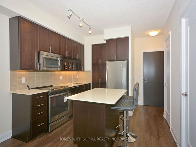 2004 - 18 Graydon Hall Dr