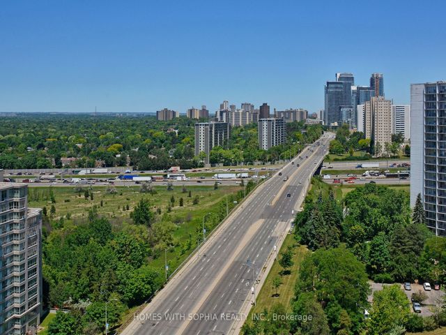 2004 - 18 Graydon Hall Dr