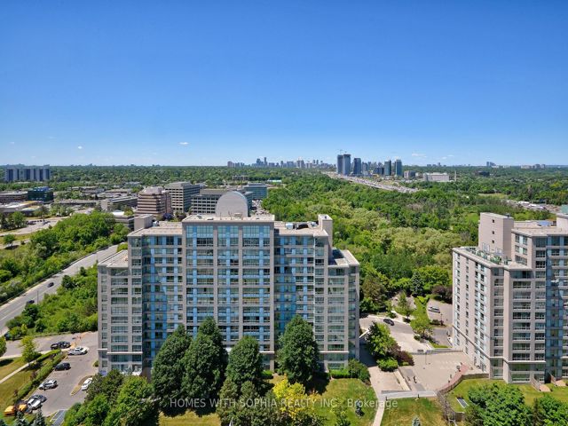 2004 - 18 Graydon Hall Dr