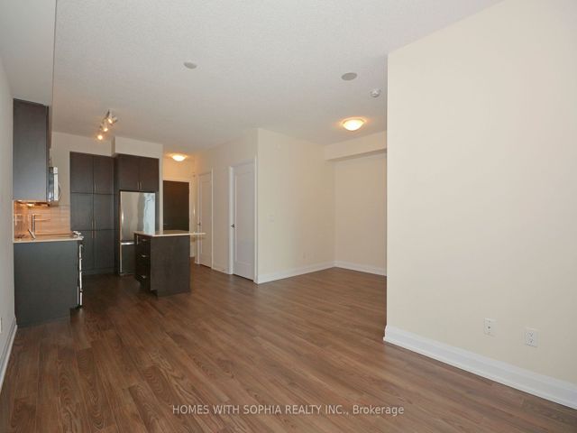 2004 - 18 Graydon Hall Dr