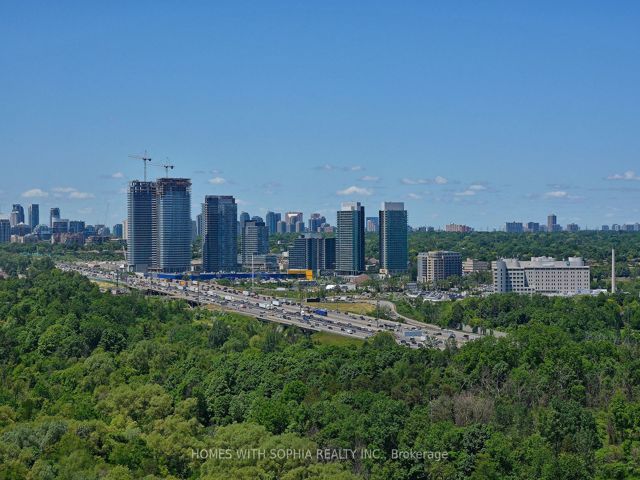 2004 - 18 Graydon Hall Dr