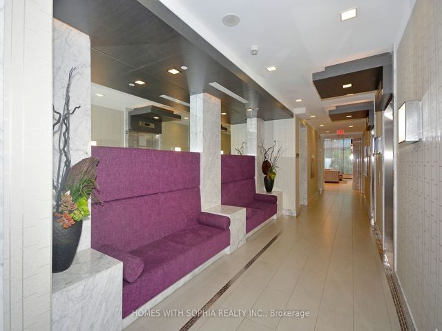 2004 - 18 Graydon Hall Dr