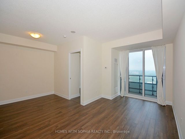 2004 - 18 Graydon Hall Dr