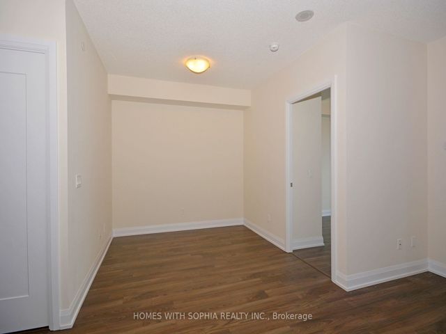 2004 - 18 Graydon Hall Dr