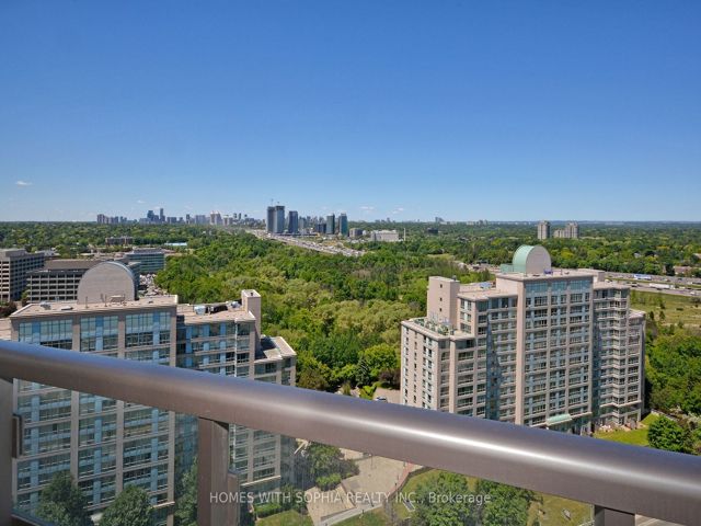 2004 - 18 Graydon Hall Dr