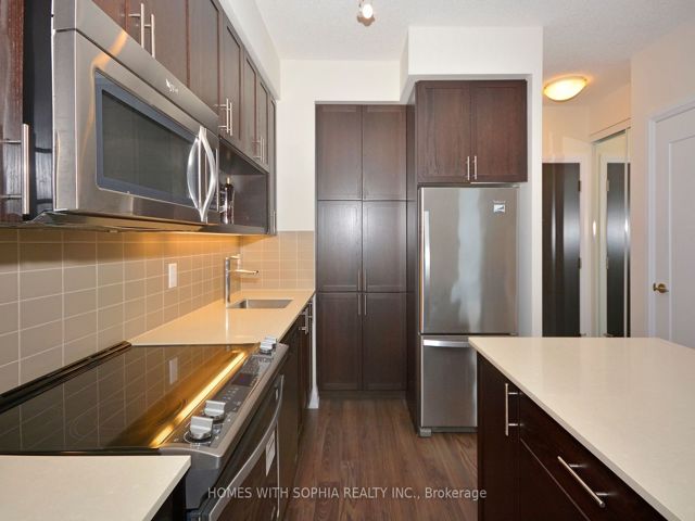 2004 - 18 Graydon Hall Dr