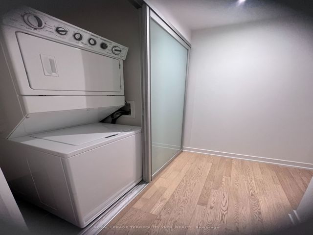 202 - 650 King St W