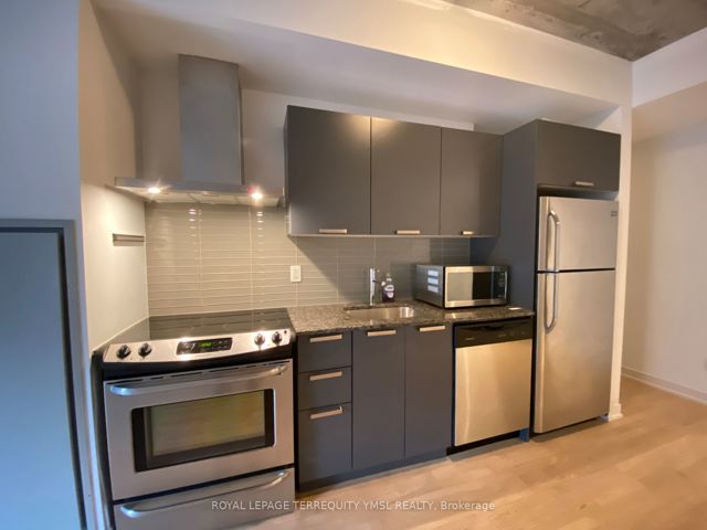 202 - 650 King St W