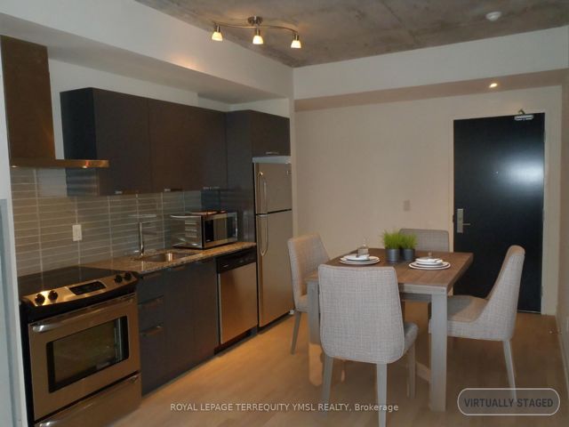 202 - 650 King St W