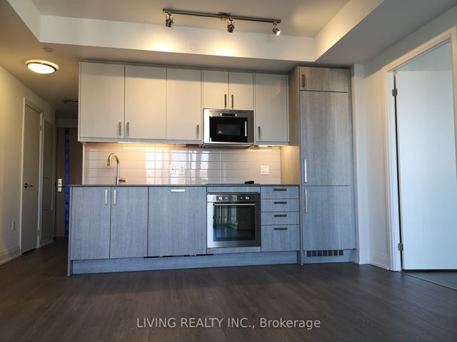 1708 - 77 Mutual St