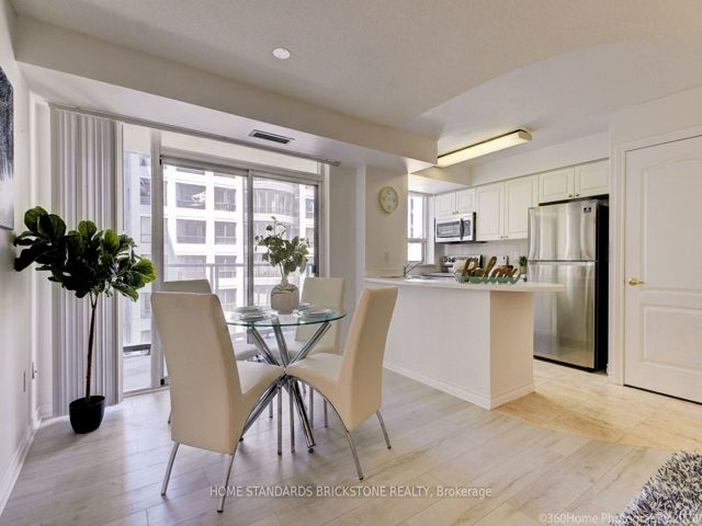907 - 30 Hayden St