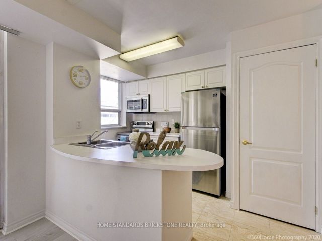 907 - 30 Hayden St