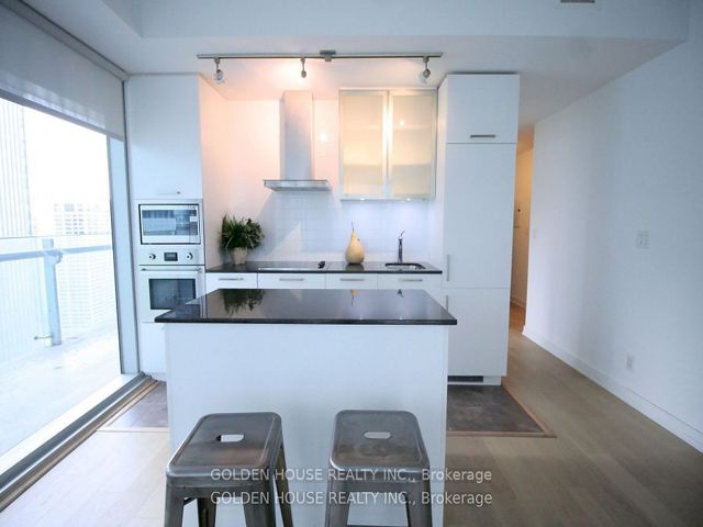 2810 - 12 York St
