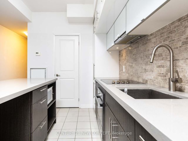 803 - 8 Mercer St