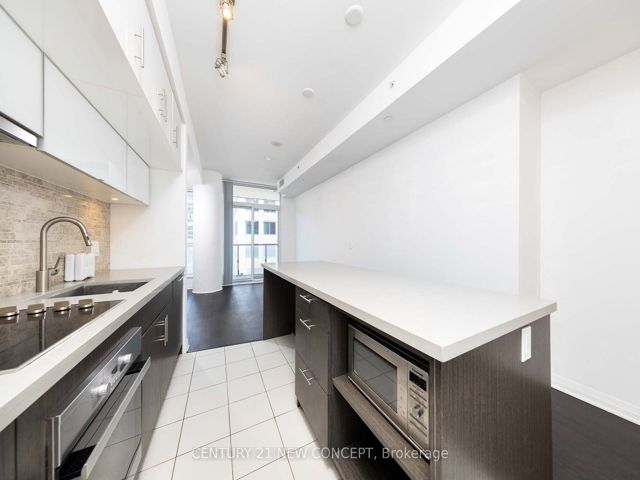 803 - 8 Mercer St