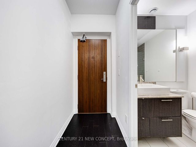 803 - 8 Mercer St