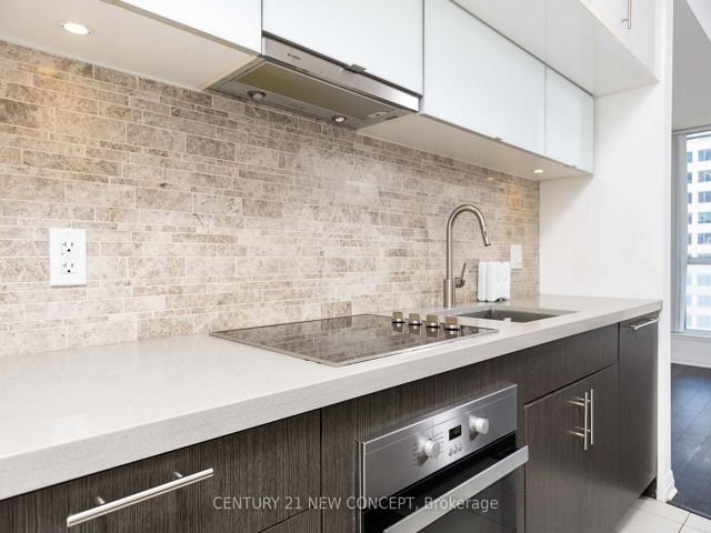 803 - 8 Mercer St