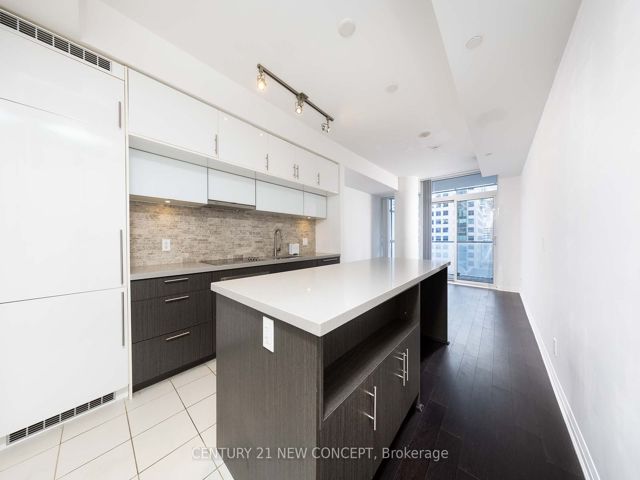 803 - 8 Mercer St