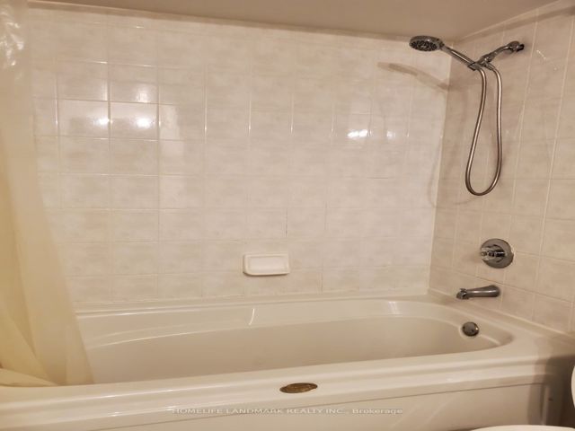 1205 - 28 Sommerset Way